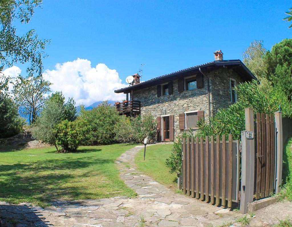 Villa Erica Con Piscina Privata Sul Lago Di Como Colico Bagian luar foto