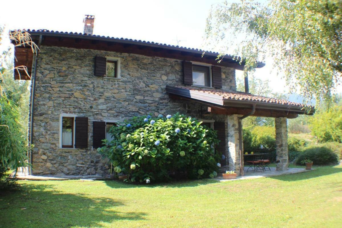 Villa Erica Con Piscina Privata Sul Lago Di Como Colico Bagian luar foto